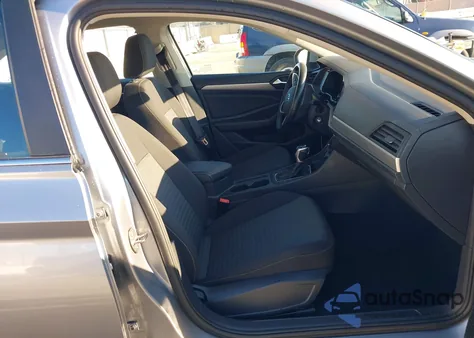 2024 Volkswagen Jetta 1.5T S из США, поврежденный, VIN 3VW5M7BU6RM030324